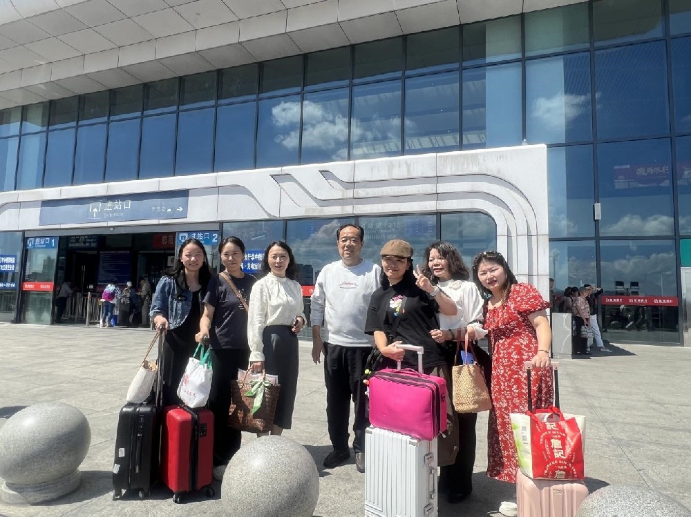 安徽光太集團(tuán)、332 地質(zhì)隊(duì)與山斗鄉(xiāng)聯(lián)合開展文化下基層活動(dòng)